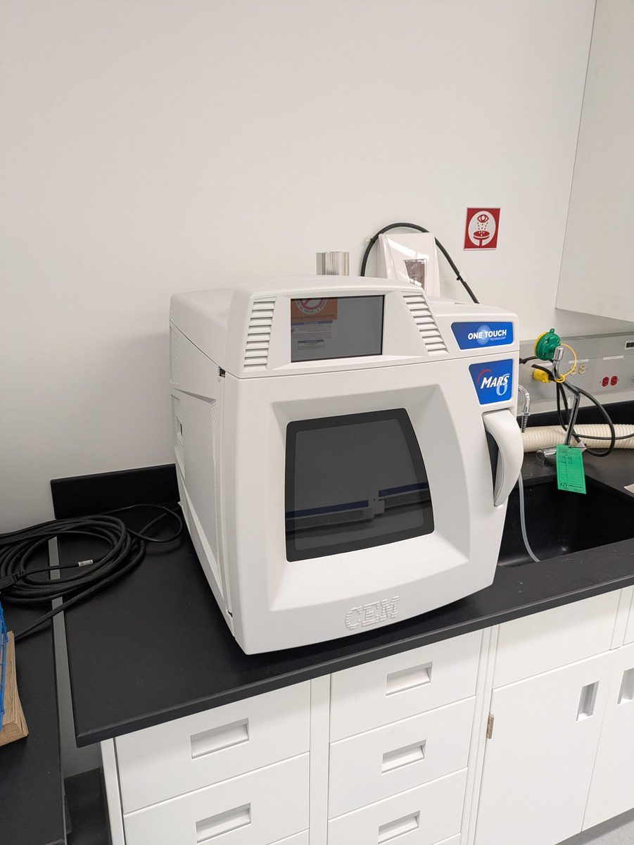 CEM microwave reactor